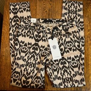 NEW- Jessica Simpson Kiss Me Jegging